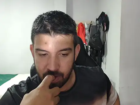 Axel11113 online show from November 2025 03:27:02 AM