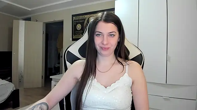 EmiLovsi online show from February 2026 08:36:02 PM