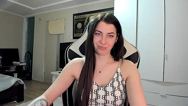 EmiLovsi online show from March 2026 07:21:02 PM