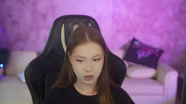 Snapshot of Esmie_Smile chatting on January 2026 12:01:02 AM Esmie Smile online show from January 2026 12:01:02 AM