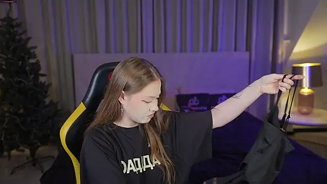 Snapshot of Esmie_Smile chatting on January 2026 12:05:01 AM Esmie Smile online show from January 2026 12:05:01 AM