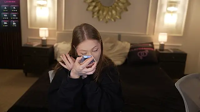 Snapshot of Esmie_Smile chatting on February 2026 07:29:01 PM Esmie Smile online show from February 2026 07:29:01 PM