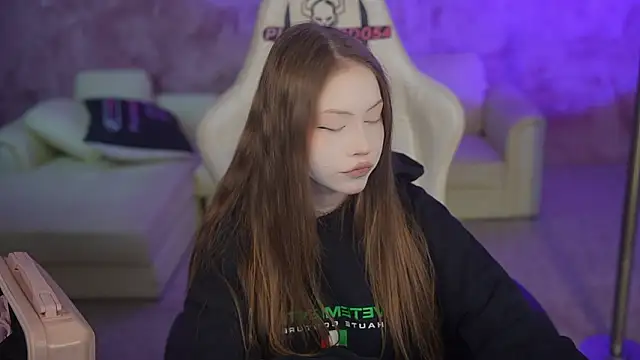 Snapshot of Esmie_Smile chatting on February 2026 10:55:01 PM Esmie Smile online show from February 2026 10:55:01 PM