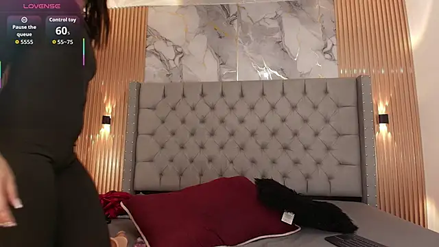 AlyaThompson online show from November 2025 04:11:02 AM