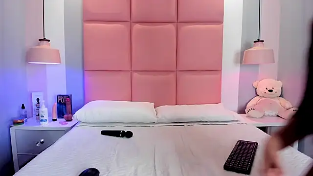 JulianaValencia online show from December 2025 10:04:01 PM