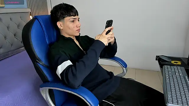 SamBlack  online show from April 2026 12:39:01 PM