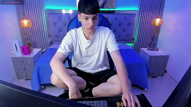 Snapshot of SamBlack_ chatting on July 2026 01:13:01 PM SamBlack online show from July 2026 01:13:01 PM