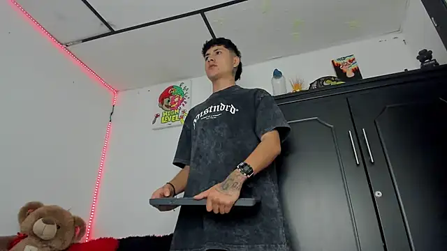 Snapshot of Mateo_Escobar chatting on November 2025 08:00:01 PM Mateo Escobar online show from November 2025 08:00:01 PM