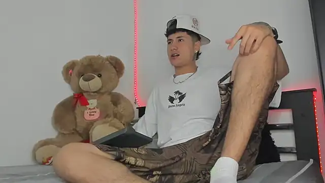 Snapshot of Mateo_Escobar chatting on November 2025 08:42:02 PM Mateo Escobar online show from November 2025 08:42:02 PM