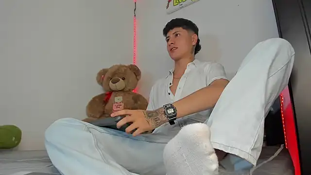 Snapshot of Mateo_Escobar chatting on November 2025 10:30:01 PM Mateo Escobar online show from November 2025 10:30:01 PM