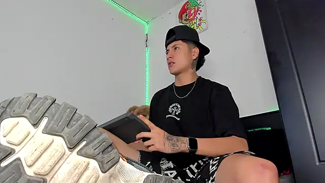 Snapshot of Mateo_Escobar chatting on November 2025 01:33:02 AM Mateo Escobar online show from November 2025 01:33:02 AM