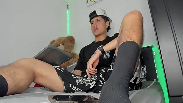 Snapshot of Mateo_Escobar chatting on November 2025 04:47:01 AM Mateo Escobar online show from November 2025 04:47:01 AM