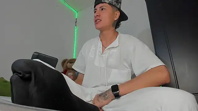 Snapshot of Mateo_Escobar chatting on November 2025 11:41:01 PM Mateo Escobar online show from November 2025 11:41:01 PM