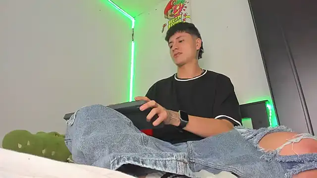 Snapshot of Mateo_Escobar chatting on January 2026 03:41:01 AM Mateo Escobar online show from January 2026 03:41:01 AM