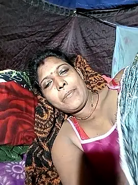 Snapshot of Savita992 chatting on November 2025 01:05:02 AM Savita992 online show from November 2025 01:05:02 AM