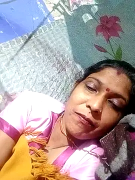 Snapshot of Savita992 chatting on November 2025 05:45:03 PM Savita992 online show from November 2025 05:45:03 PM