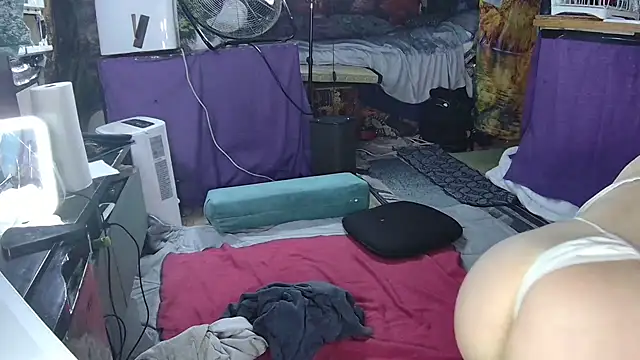 aquafoxy online show from April 2026 06:25:01 AM