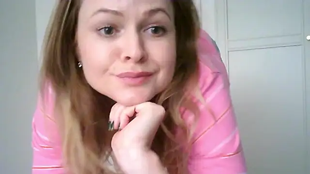 Snapshot of Ginger-bb chatting on October 2025 08:40:02 AM Ginger-bb online show from October 2025 08:40:02 AM