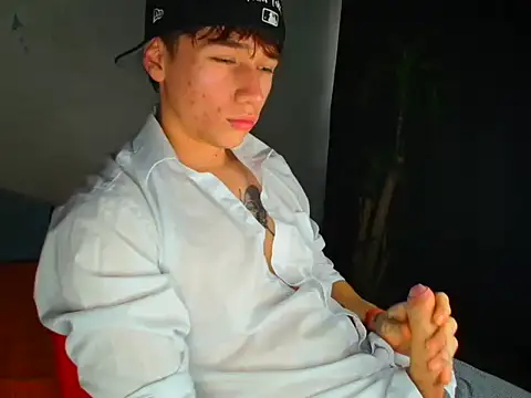 Logan sixxer online show from October 2025 07:45:02 PM