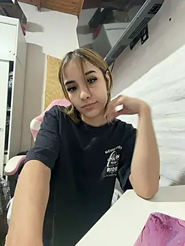 Snapshot of Babylovetiernax chatting on February 2026 12:06:02 AM Babylovetiernax online show from February 2026 12:06:02 AM