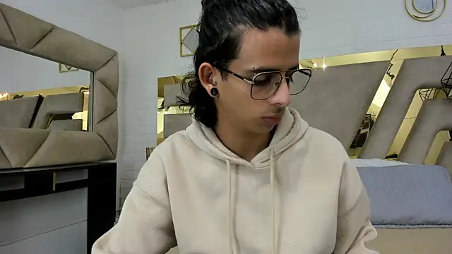 Ibratxandy online show from November 2025 07:05:02 PM