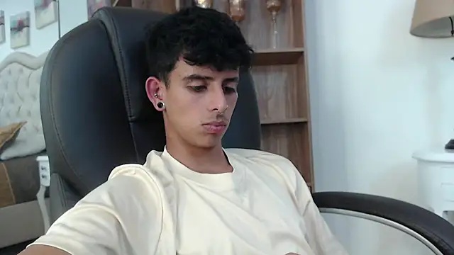 Ibratxandy online show from April 2026 07:40:02 PM