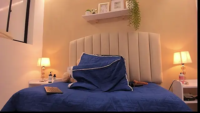 Rachel Donnelly online show from November 2025 04:33:02 AM