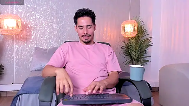 Snapshot of loghan_fox chatting on September 2025 03:45:02 AM loghan fox online show from September 2025 03:45:02 AM