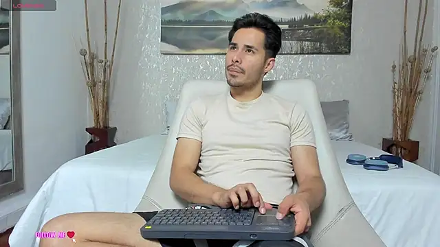 Snapshot of loghan_fox chatting on October 2025 03:02:02 AM loghan fox online show from October 2025 03:02:02 AM