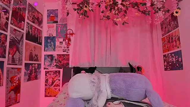 FluffyMelons online show from April 2026 11:03:01 PM