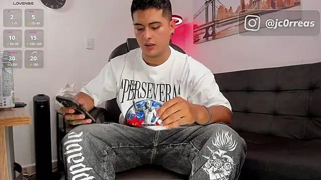 Snapshot of _Juanes chatting on October 2025 10:26:02 PM Juanes online show from October 2025 10:26:02 PM