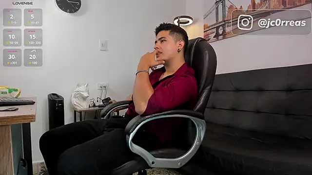 Snapshot of _Juanes chatting on October 2025 10:04:01 PM Juanes online show from October 2025 10:04:01 PM