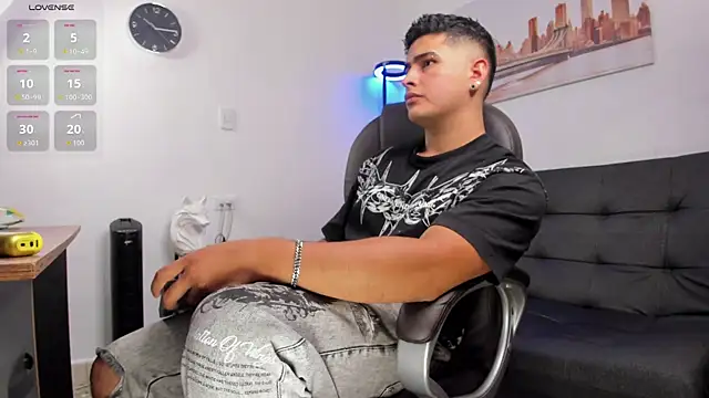 Snapshot of _Juanes chatting on October 2025 10:03:02 PM Juanes online show from October 2025 10:03:02 PM