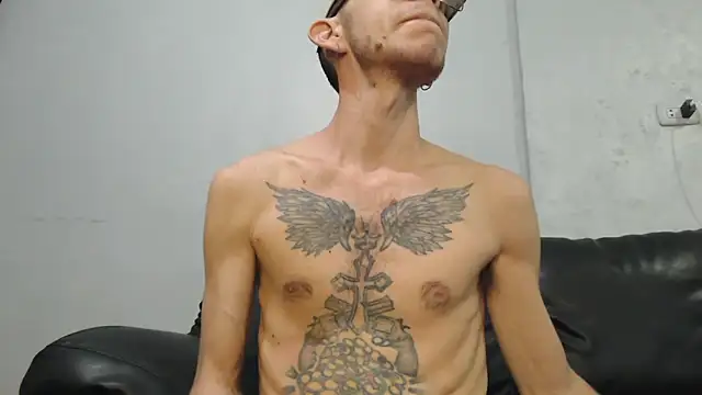 AlexandroRossi online show from November 2025 04:44:02 AM