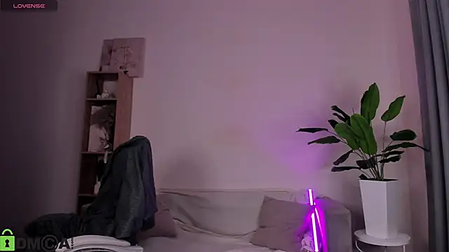 Kati Li online show from February 2026 11:28:02 AM