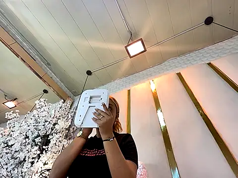 CamilleMilano online show from September 2025 05:20:01 AM