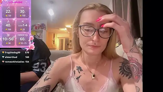 Snapshot of harleyblair chatting on April 2026 10:01:01 PM harleyblair online show from April 2026 10:01:01 PM