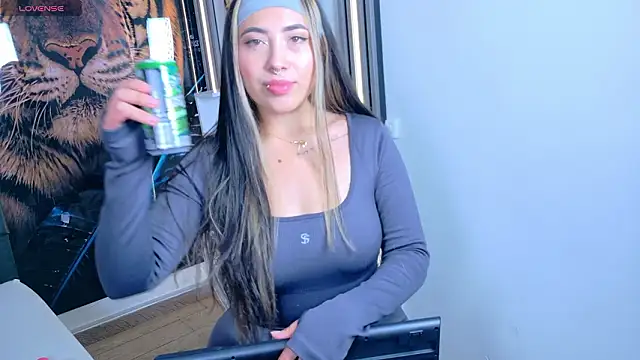  ManuVeelez online show from January 2026 04:39:01 AM