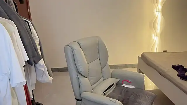 Robin-o3 online show from November 2025 05:48:02 PM