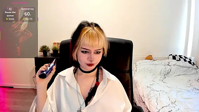 LiyaLuna online show from November 2025 10:48:02 AM