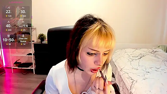 LiyaLuna online show from December 2025 11:26:02 AM