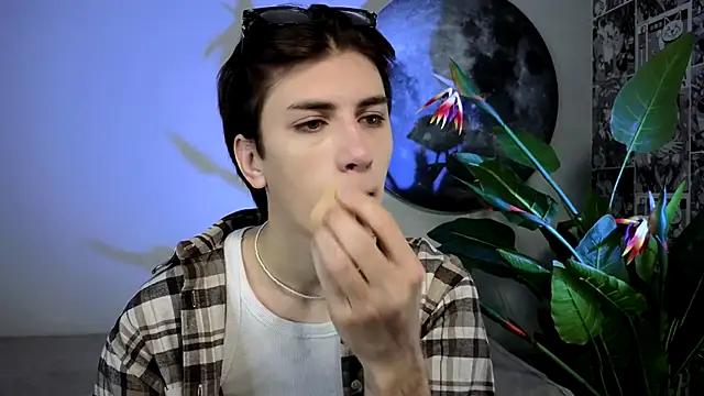 Oliver Starboy online show from October 2025 04:44:01 AM