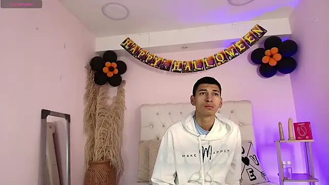 Snapshot of AmelieAndAce chatting on October 2025 12:51:01 PM AmelieAndAce online show from October 2025 12:51:01 PM