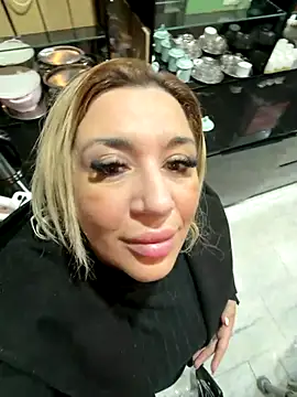 Snapshot of TheeaBlanco chatting on November 2025 05:11:01 AM TheeaBlanco online show from November 2025 05:11:01 AM