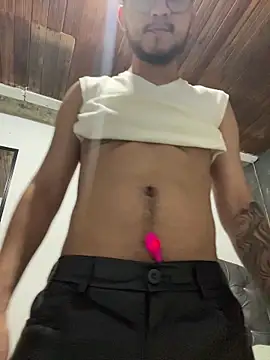 Snapshot of DanteRushh chatting on November 2025 10:10:02 PM DanteRushh online show from November 2025 10:10:02 PM