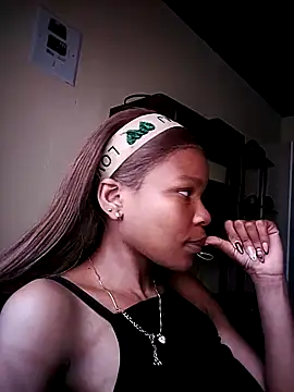 Seductive Yellow Titties online show from October 2025 07:01:01 AM