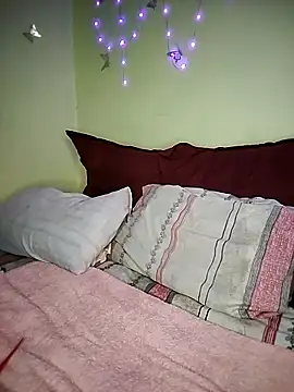 Seductive Yellow Titties online show from February 2026 06:20:02 AM