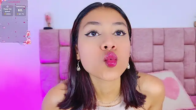 ScarlettLuxe online show from November 2025 01:00:02 PM