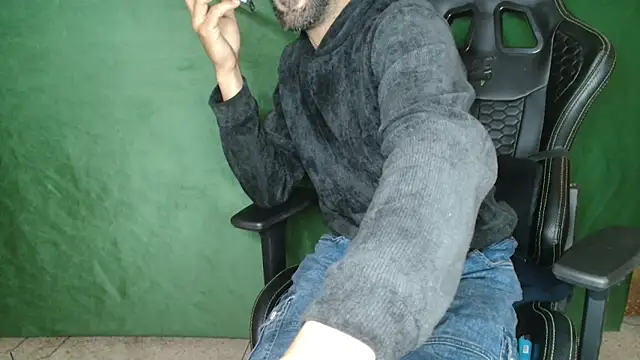 JUSTFORRICH online show from April 2026 05:57:01 PM