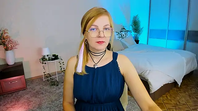 Snapshot of YourUniverser chatting on September 2025 04:12:02 AM YourUniverser online show from September 2025 04:12:02 AM